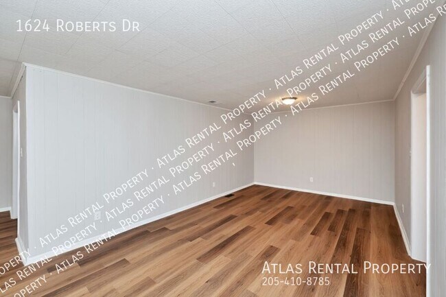 Building Photo - 1624 Roberts Dr