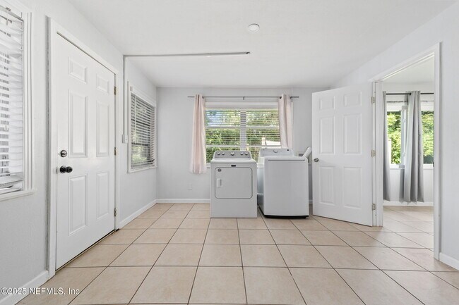 Building Photo - 4078 Spring Park Cir