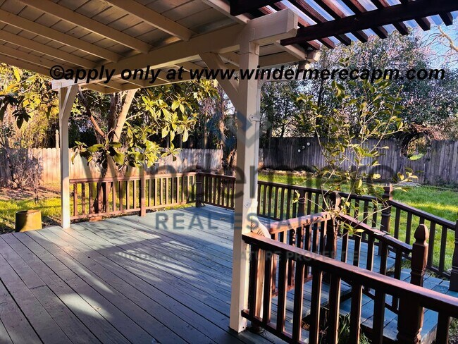 Building Photo - Arden Arcade 3 bedroom/ 2 bath on HUGE lot – Space, Location, and Charm!