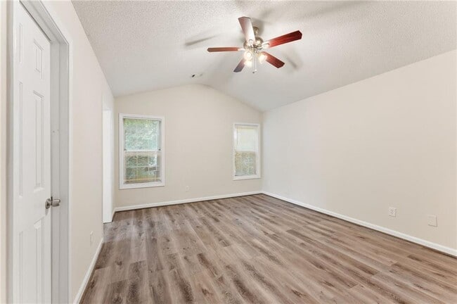 Building Photo - 5000 Saxony Ct