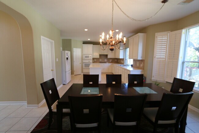 Building Photo - 21010 Wild Springs Dr