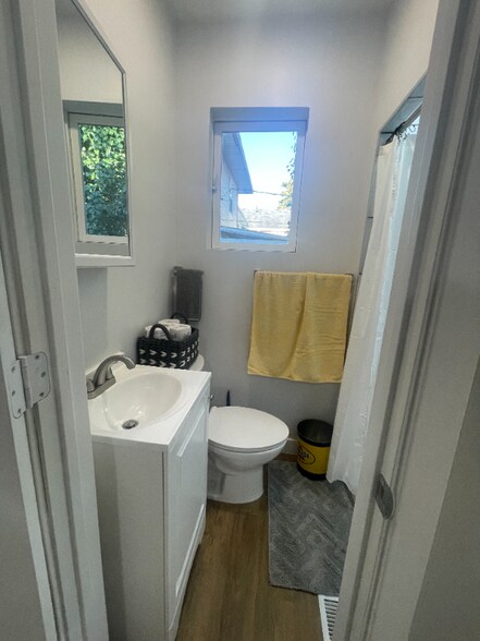 Building Photo - 4522 E Washington St