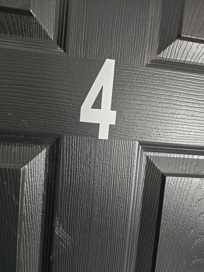 Building Photo - Rooms for Rent – Furnished, Lockable, & Private Backyard! 6 Spots Open.