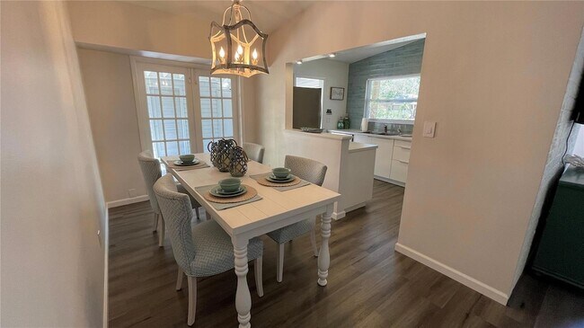 Building Photo - 2504 S Milmar Dr