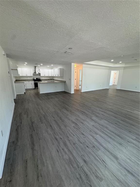 Building Photo - 8448 Balm St