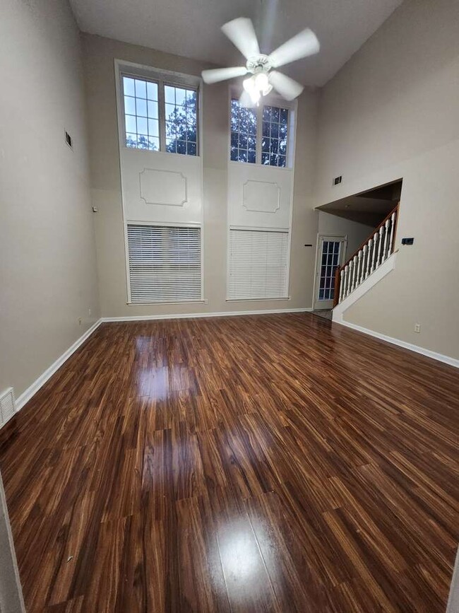 Building Photo - 203 Walnut Gardens Dr