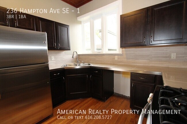 Building Photo - 236 Hampton Ave SE