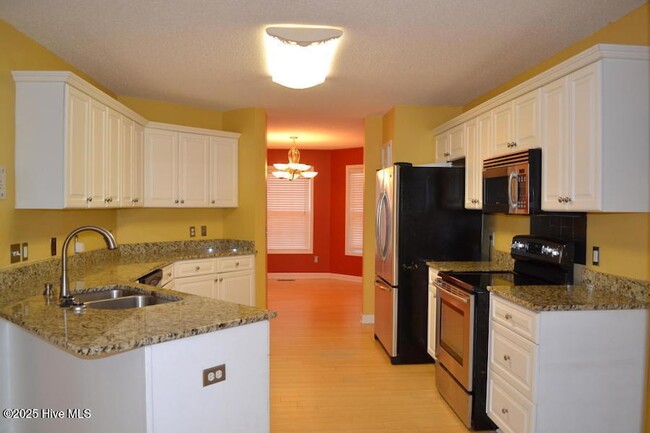 Building Photo - 114 Willow Creek Ln