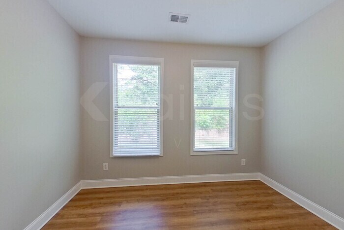 Building Photo - 215 Orchard Ln