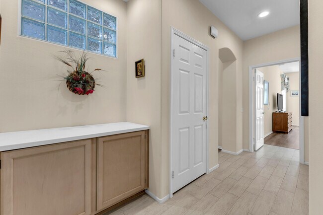 Building Photo - 37468 Westridge Ave