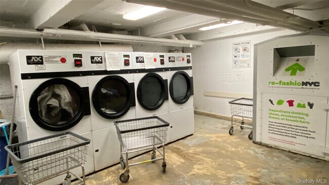 Building Photo - 42-33 Kissena Blvd