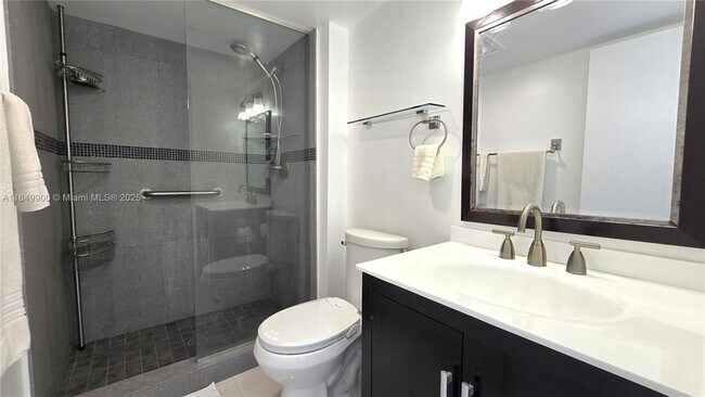 Building Photo - 3731 N Country Club Dr
