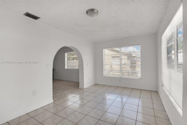 Building Photo - 6732 SW 15th St