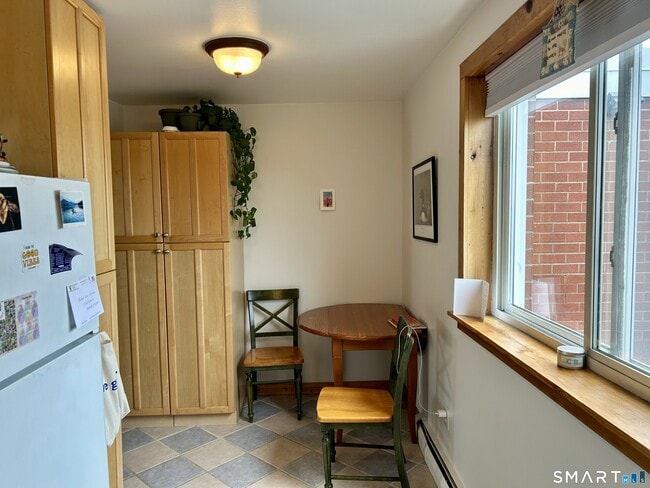 Building Photo - 4 Van Zant St