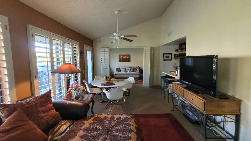 Building Photo - 1100 E Amado Rd