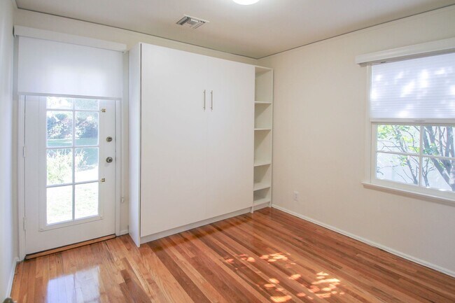 Building Photo - Remodeled 3-Bed Charmer Steps from Ventura Blvd