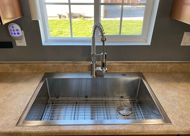 Building Photo - Beautifully Updated 4-Bedroom Home in the ...