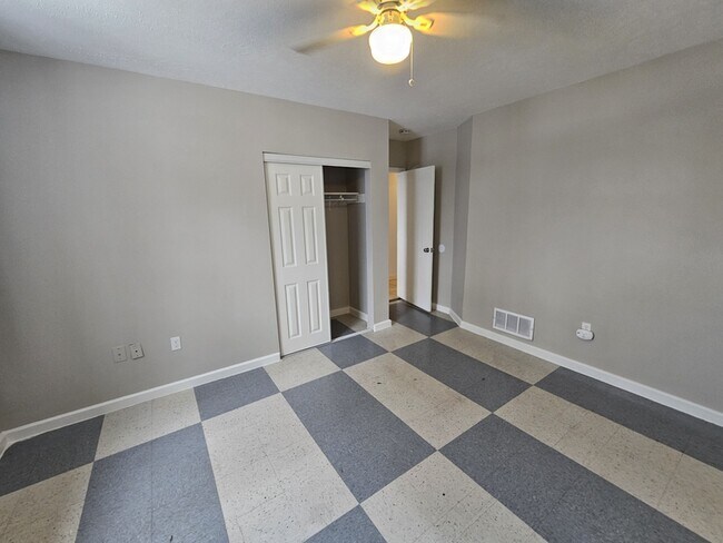 Building Photo - 3009 Pearl Ave