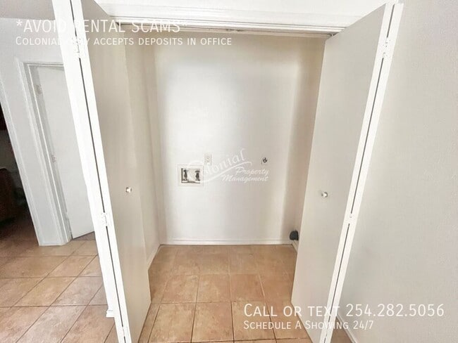 Building Photo - 1703 Benttree Dr