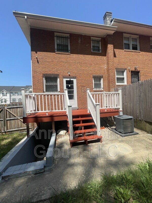 Building Photo - 821 Maury Ave