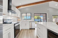 Building Photo - 940 Rainberry Lake Dr