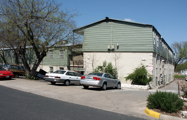 Alternate Building View - Courtyard