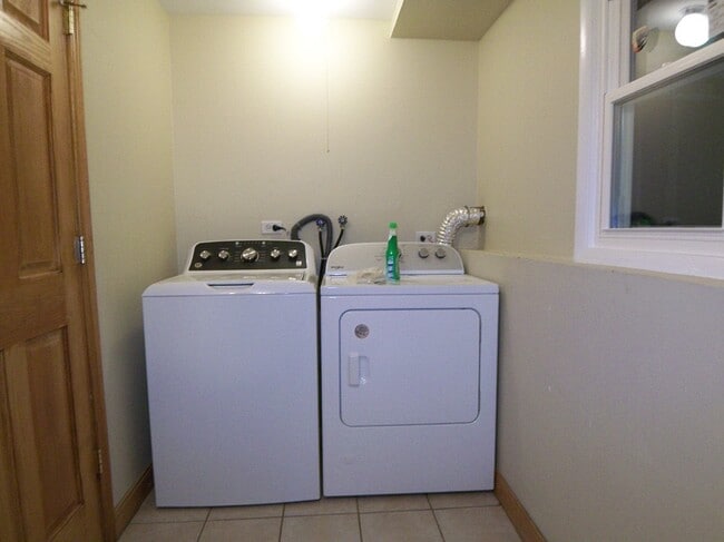 Building Photo - 3835 Winston Dr