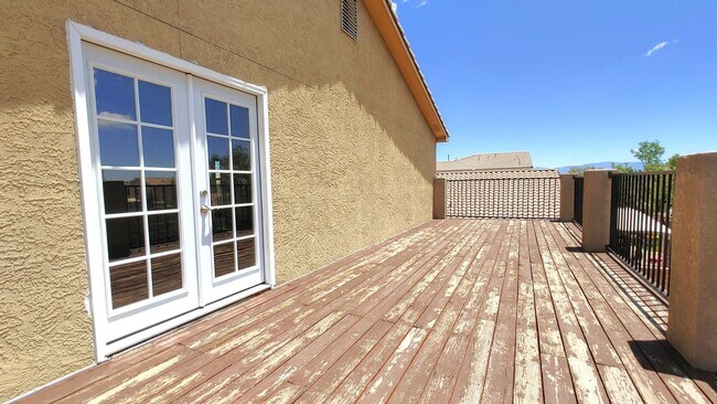 Building Photo - 573 Creekside Ave SW