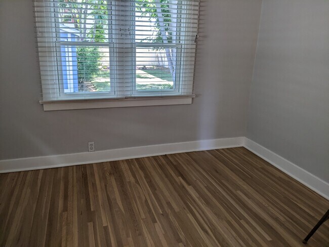 south bedroom - 7716 Lexington Ave