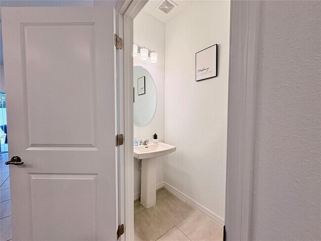 Building Photo - 5020 Revolutionary Wy