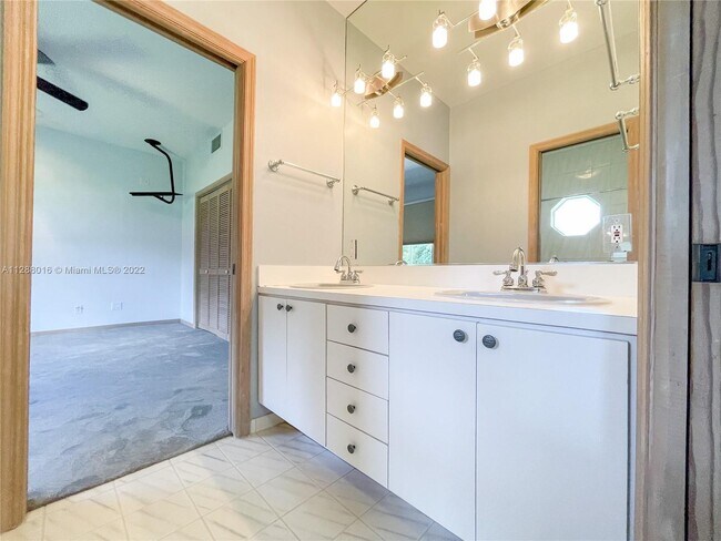 Building Photo - 7101 Holatee Trail