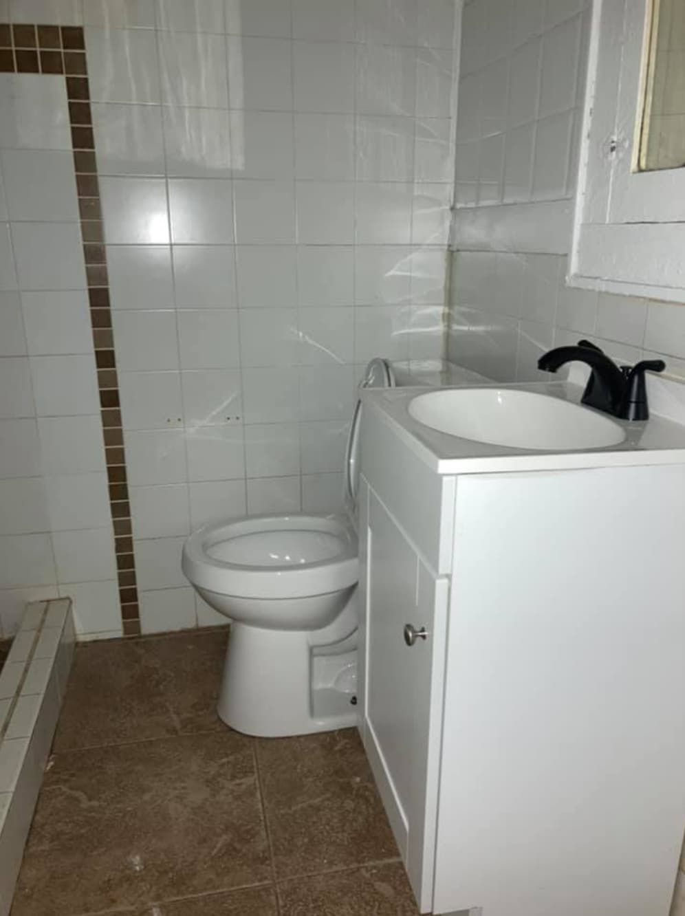 Bathroom - 566 N Malone St