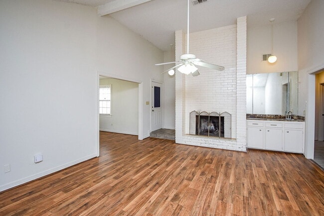 Building Photo - 11366 Oakcenter Dr