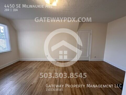 Building Photo - 4450 SE Milwaukie Ave