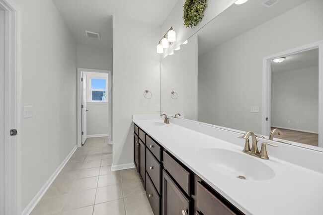 Building Photo - Charming Johns Island Retreat with Modern Amenities