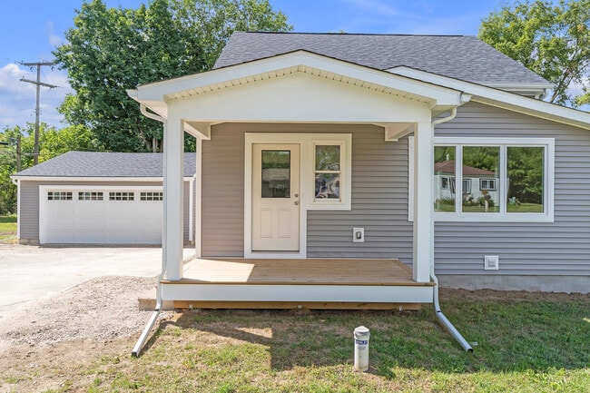 Building Photo - 9045 Hillcrest Dr