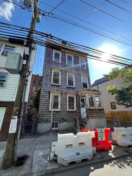 Building Photo - 75 Vroom St