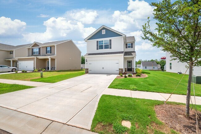Building Photo - Modern Home with Great Layout!