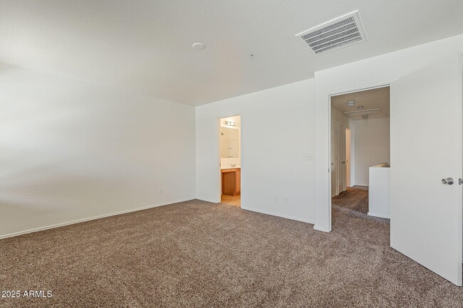 Building Photo - 3022 E Donner Dr
