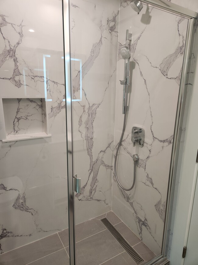 Building Photo - 530 Richmond St