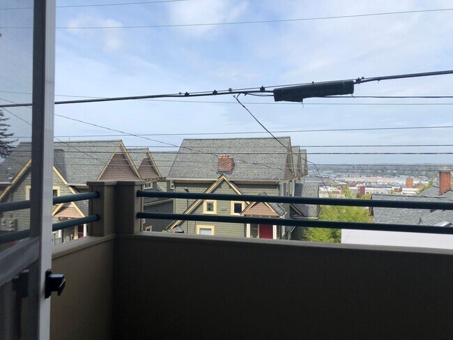 Building Photo - 3 Bed 2 Bath Condo in Bellingham near WWU