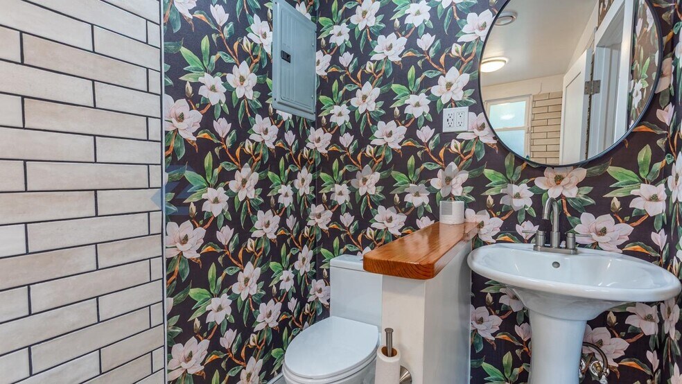 Building Photo - 6010 Cazadero Hwy