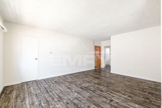 Building Photo - 2 bed 1 bath unit in Inglewood 90302