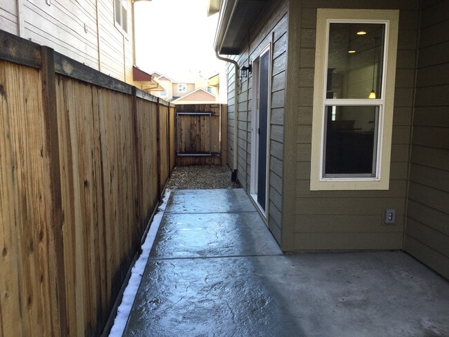 Building Photo - Boise, 3Bd/2.5Bth/2Car, 1743Sqft, Greenbriar Commons Subdivision