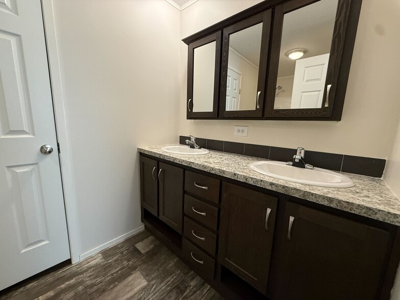 Building Photo - 11977 Springbrook Ct