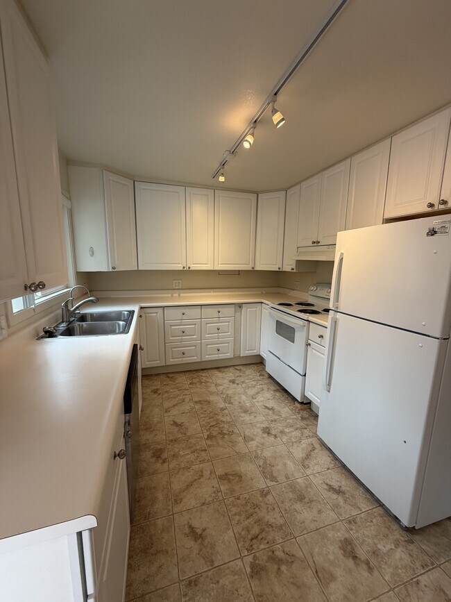 Building Photo - 506 Sonoma Ave
