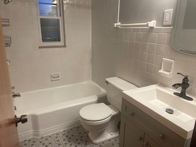 Building Photo - 1090 Clay Pike