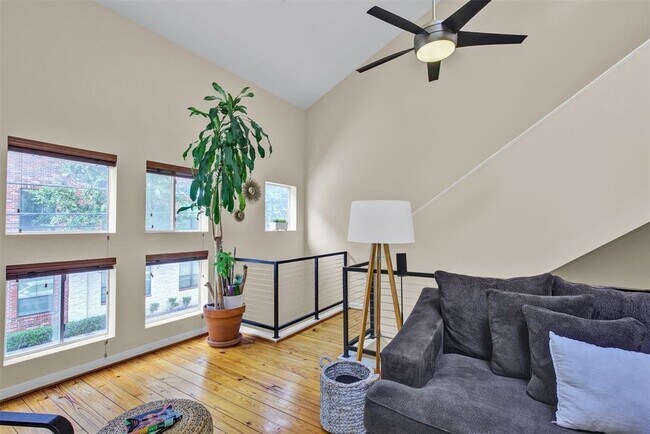 Building Photo - 918 Ruthven Street, Houston, TX 77019 - 2 ...