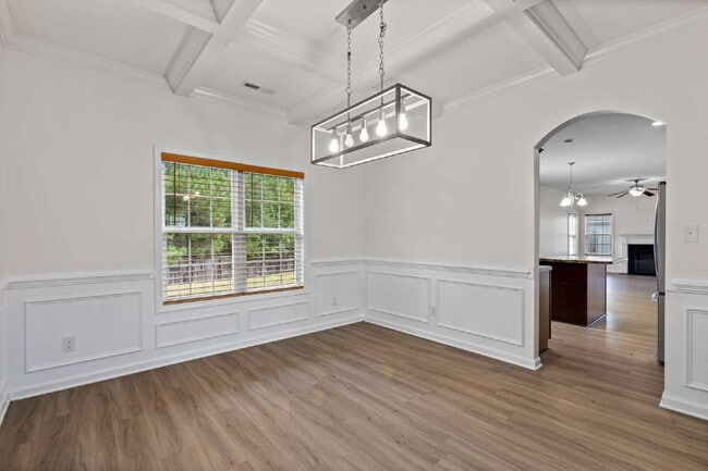 Building Photo - Spacious 4-Bedroom Gem with 2.5 Baths in t...