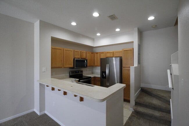 Building Photo - 105 Turpial Way